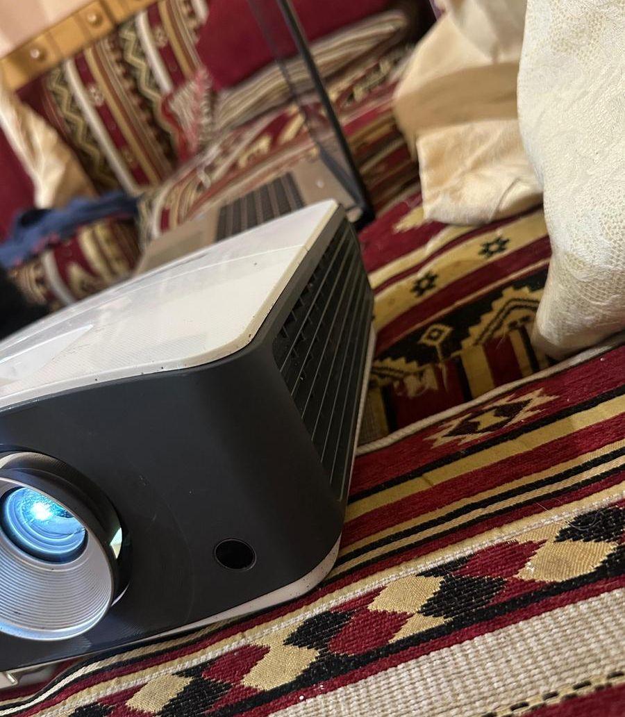 بروجكتر للبيع نضيف