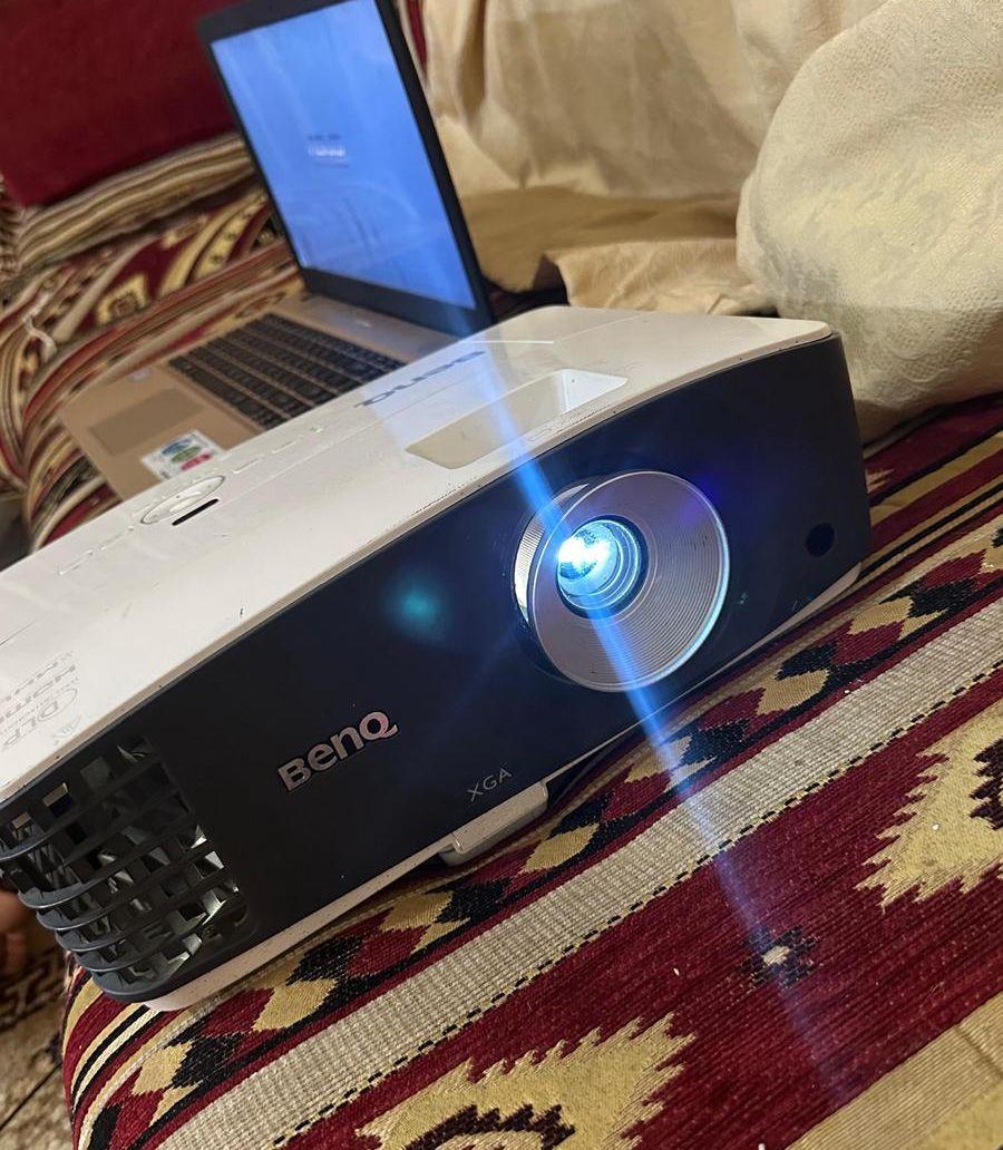 بروجكتر للبيع نضيف