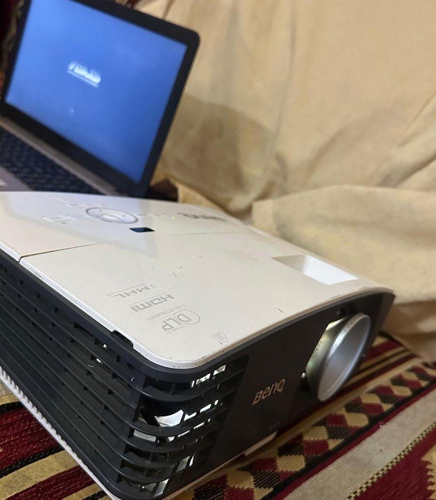 بروجكتر للبيع نضيف