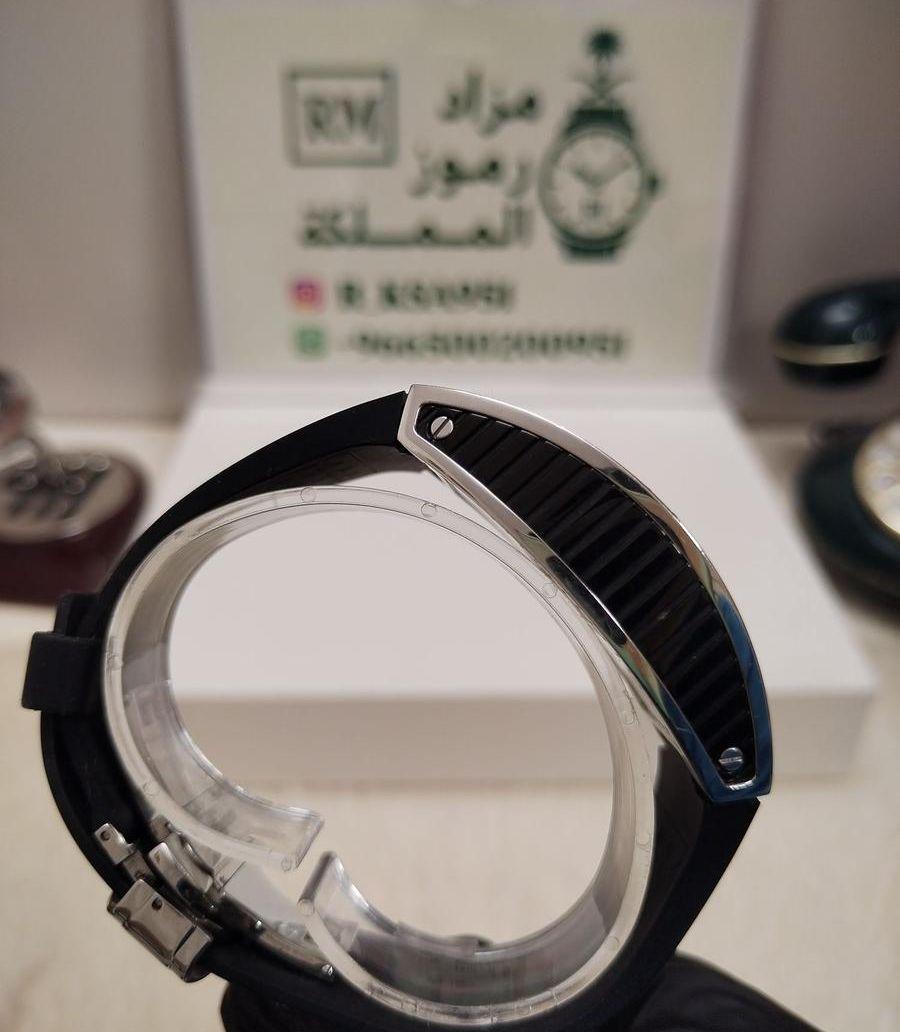 ساعة بلاك ارمن