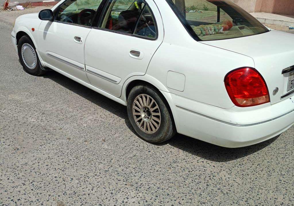 2005 نيسان صني