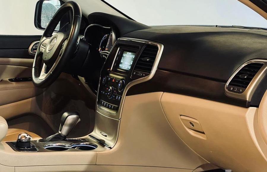 شروكي 2017 LAREDO