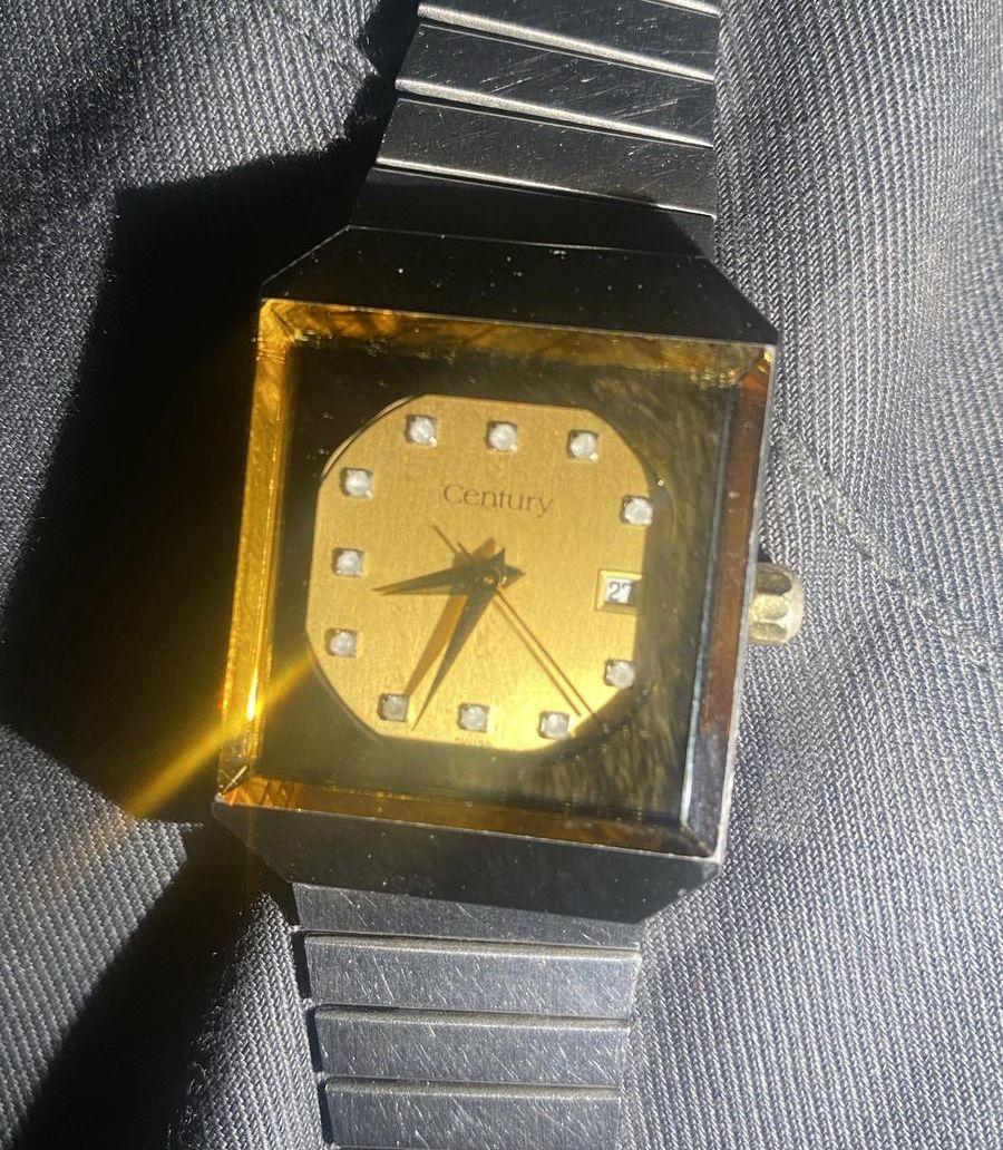 ساعه سنشري century