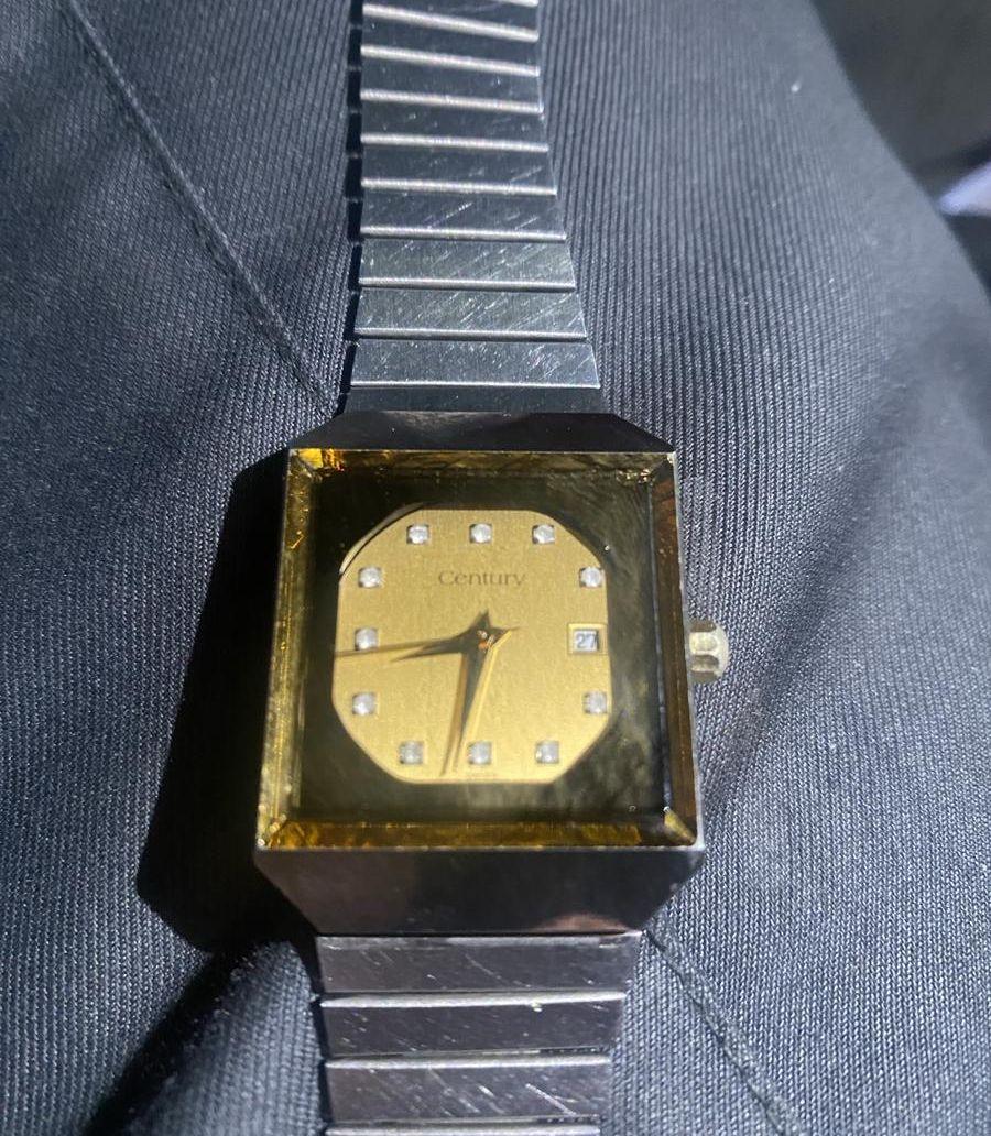 ساعه سنشري century