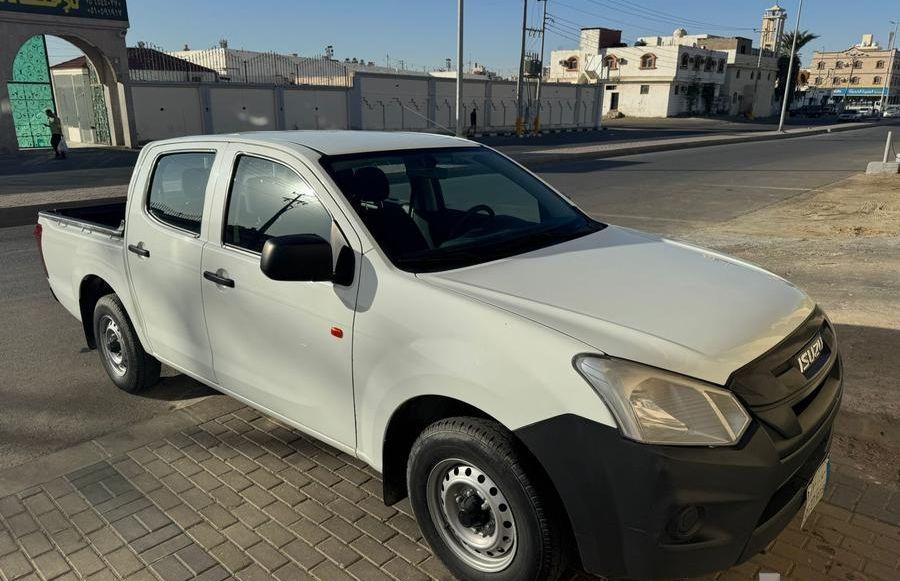 سيارات ايسيزو بيك