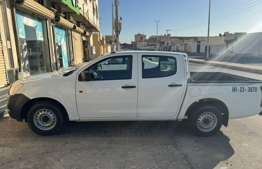 سيارات ايسيزو بيك