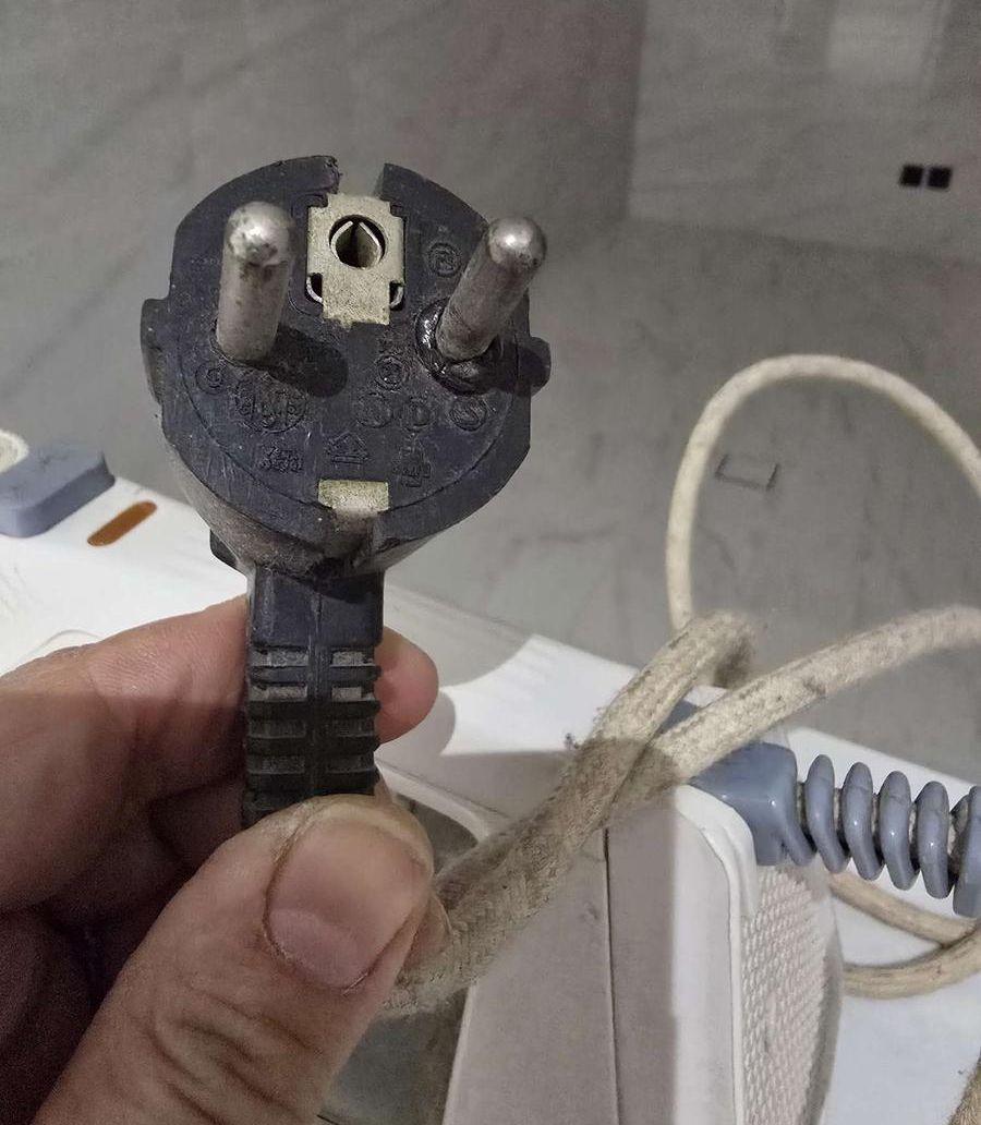 مكواة ملابس