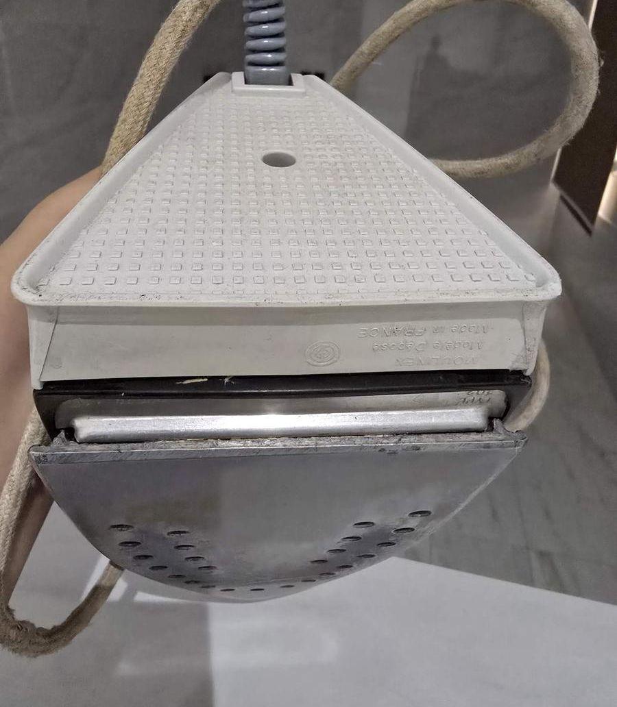 مكواة ملابس