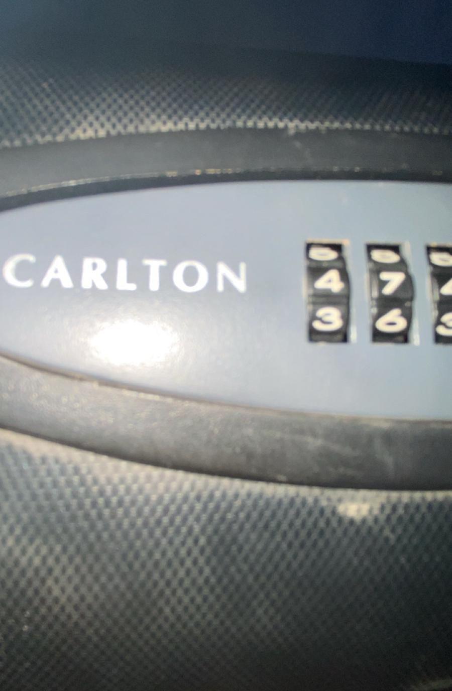 شنطة CARLTONنظيفه بس