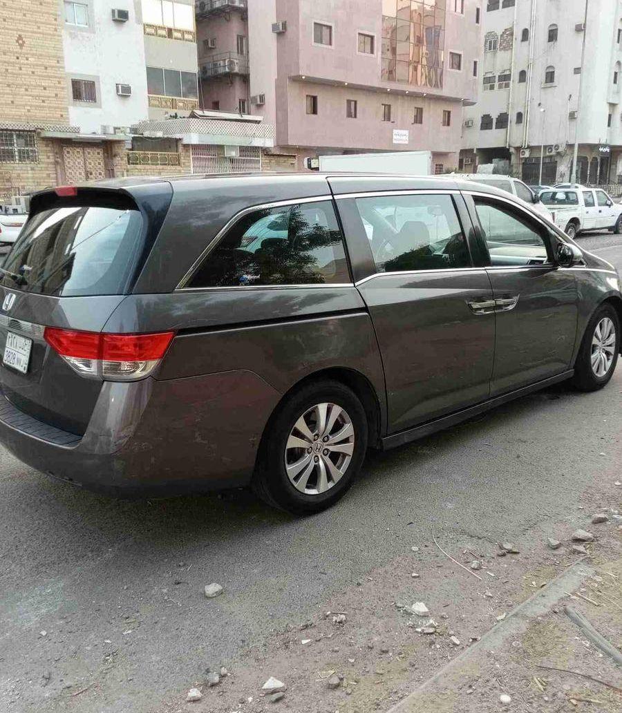 سيارة واسعه عائلية