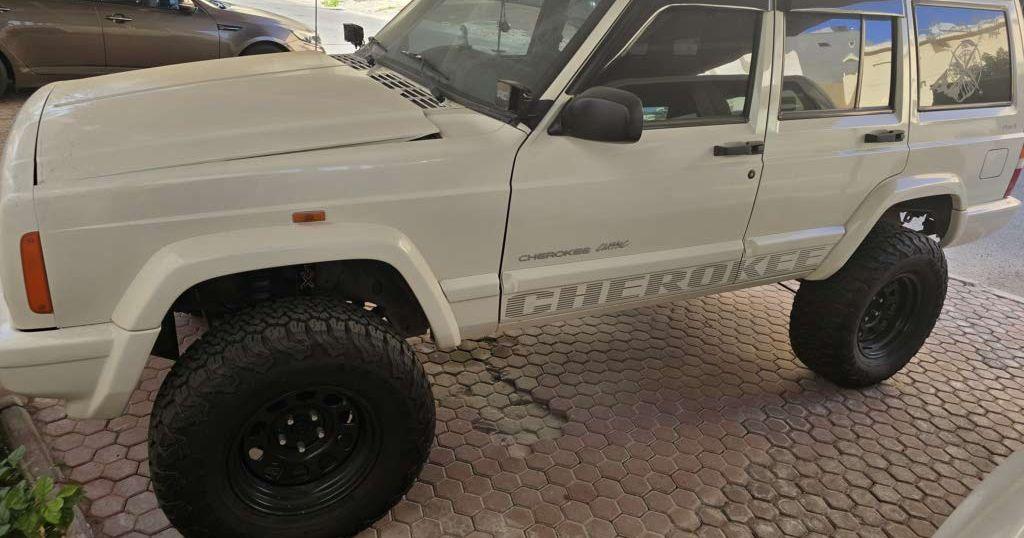2000 جيب شيروكى