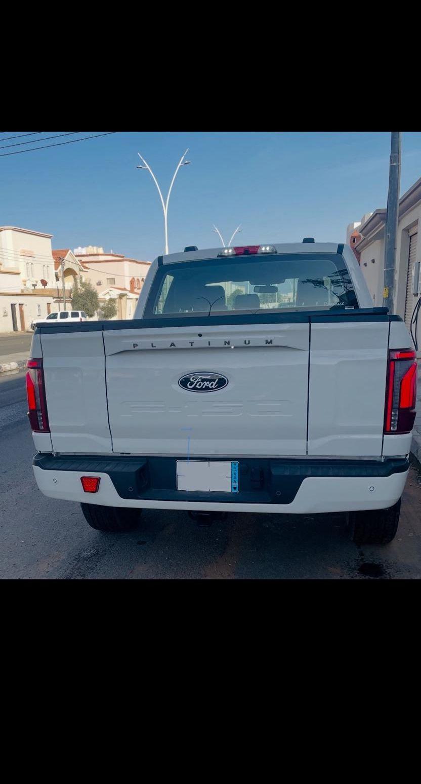 فورد ابيض موديل