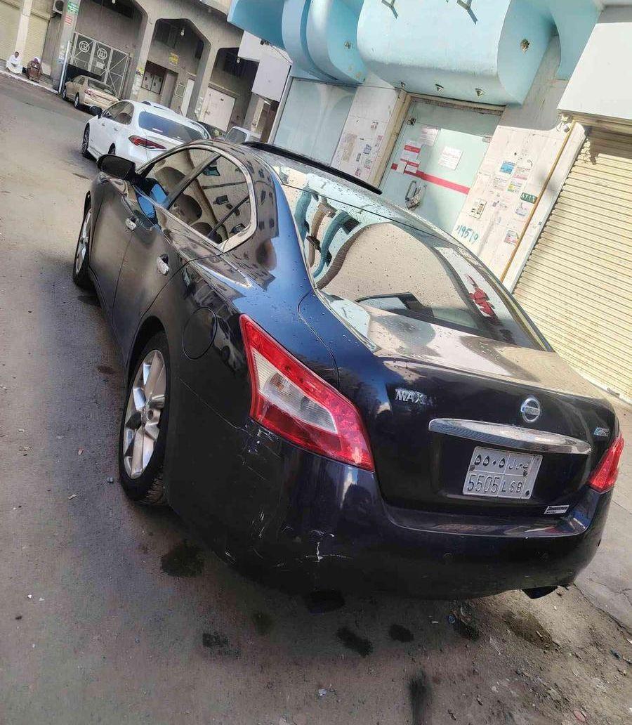 nissan maxima 2010