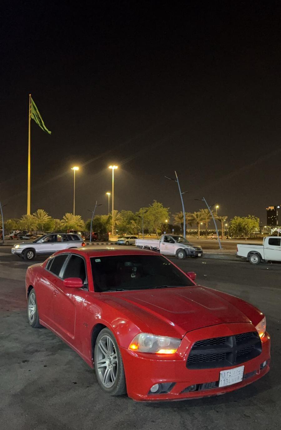 للبيع تشارجر 2013