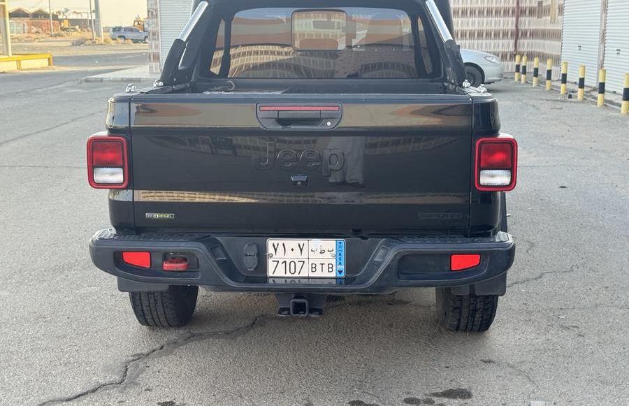 للبيع جيب جلاديتور