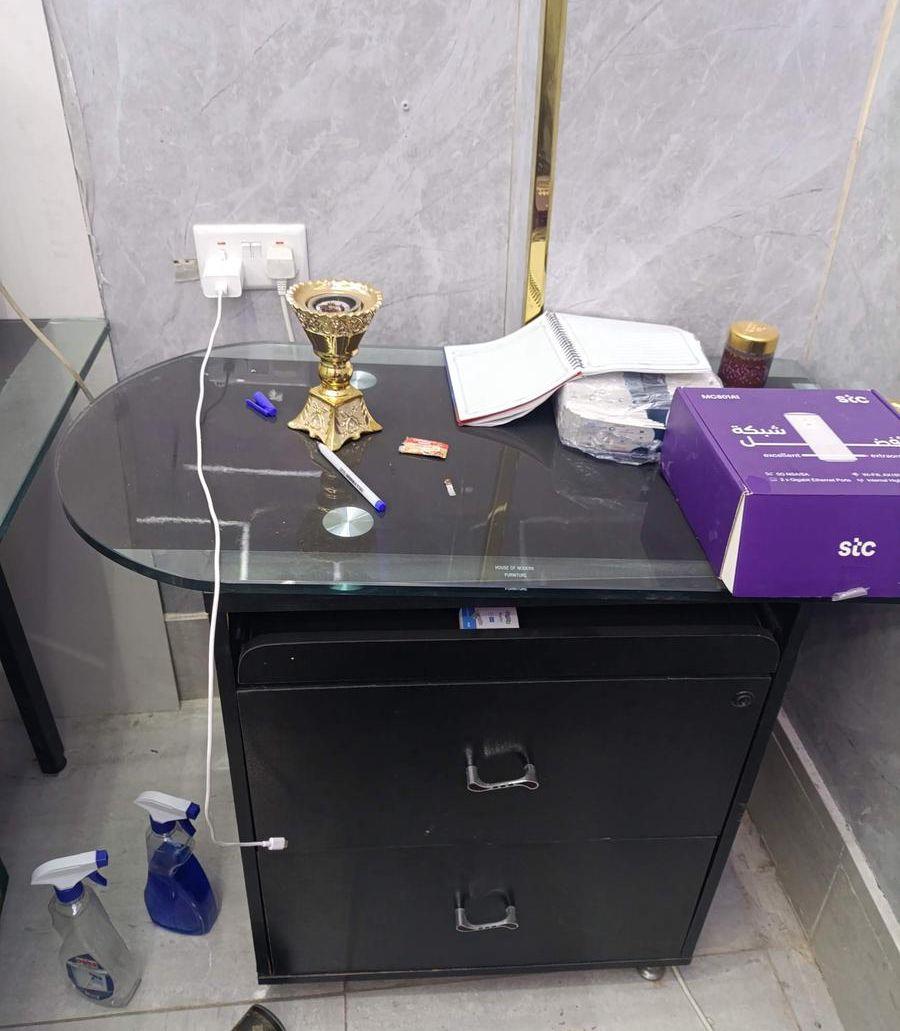 مكتب و طابعة