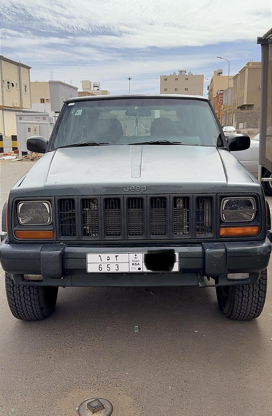 جيب شيروكي 2001