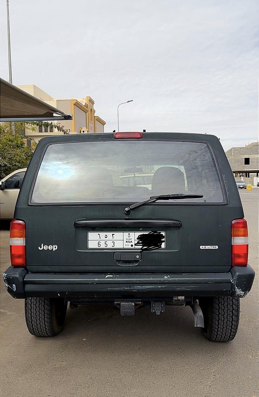 جيب شيروكي 2001