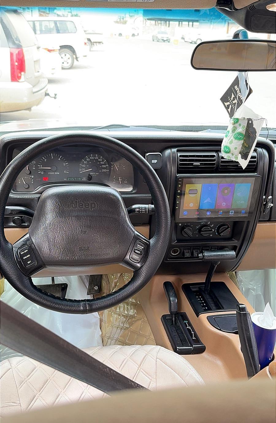 جيب شيروكي 2001