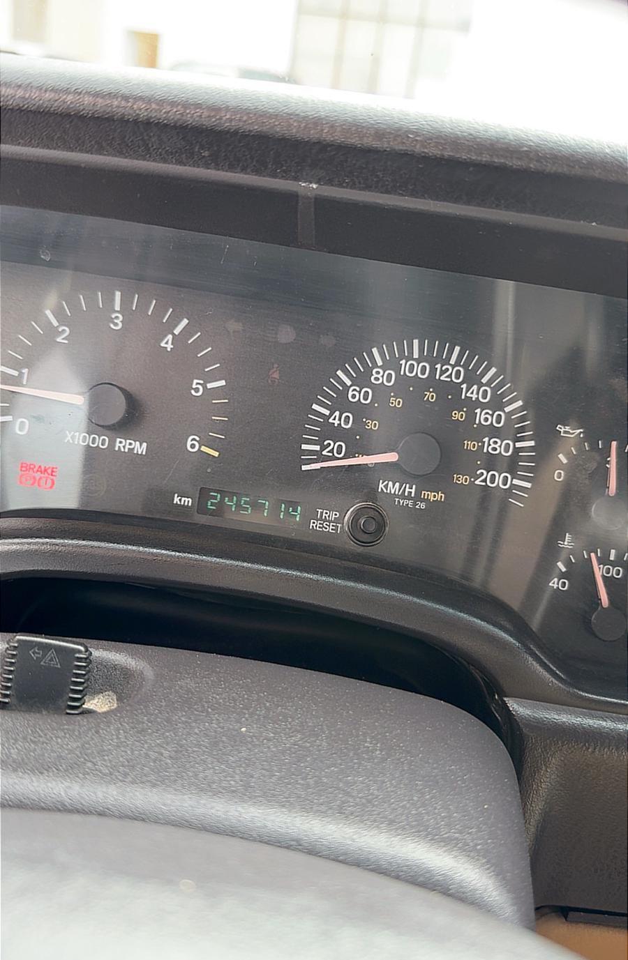 جيب شيروكي 2001