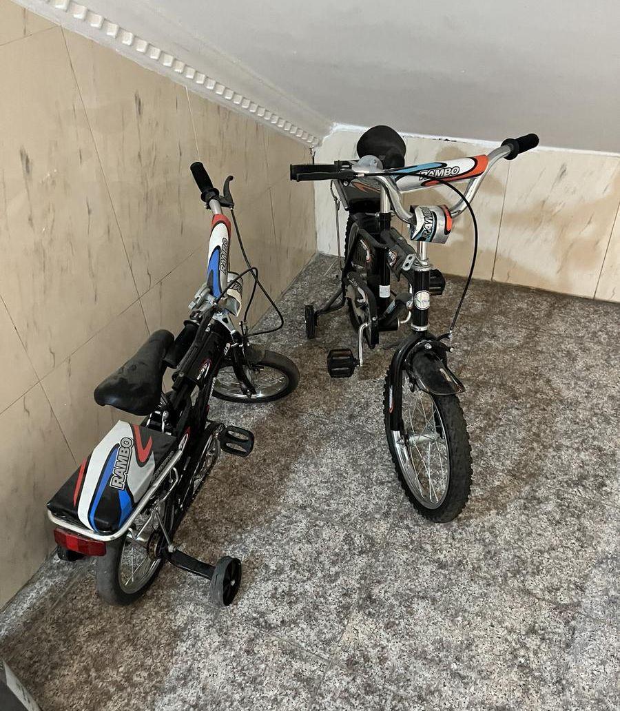 أبجورة أرضية ودراجة