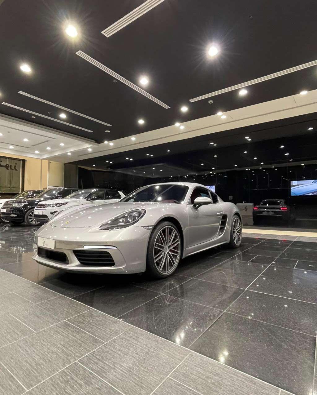 2020 بورش 718