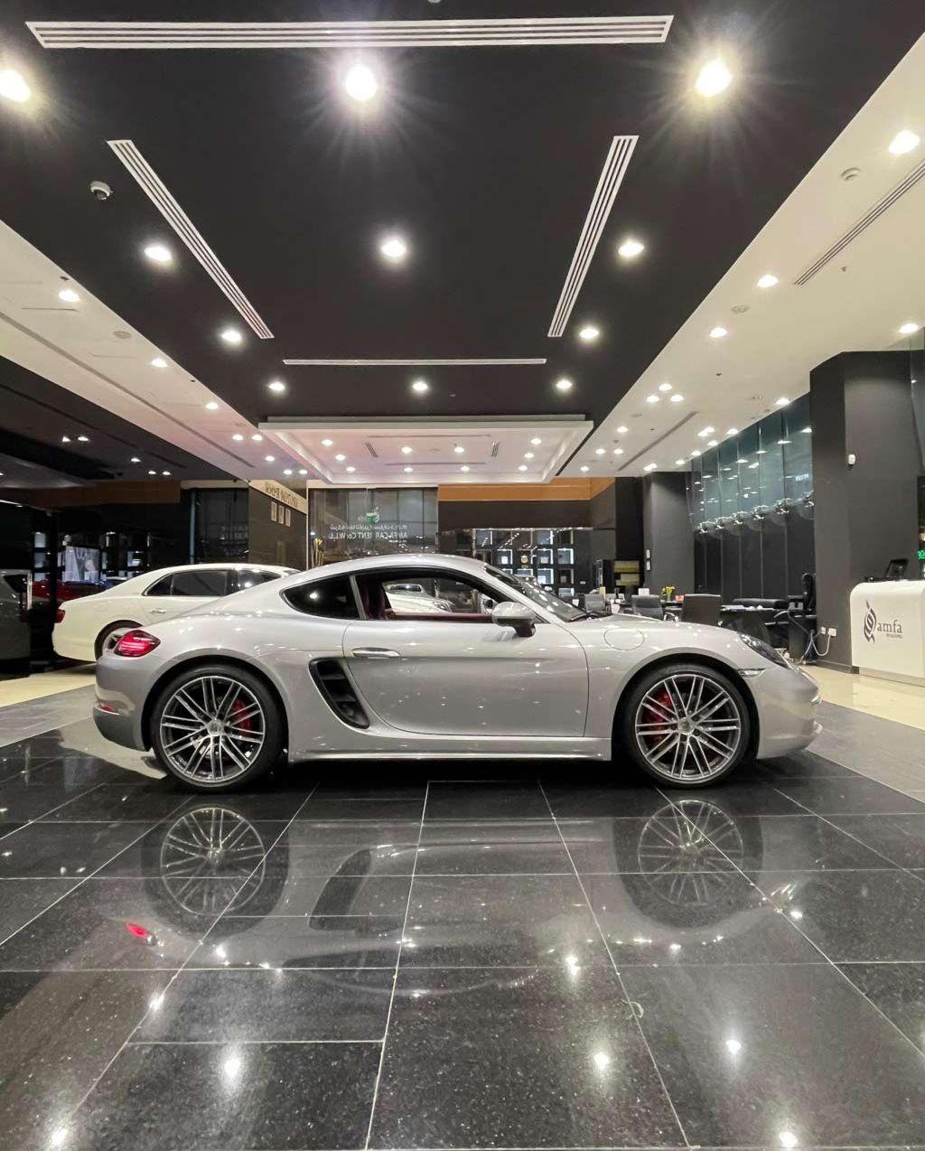 2020 بورش 718