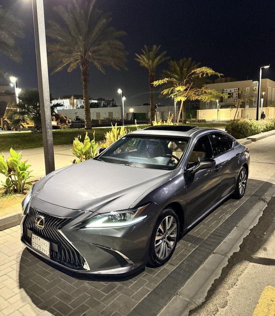 لكسز ES250 2021