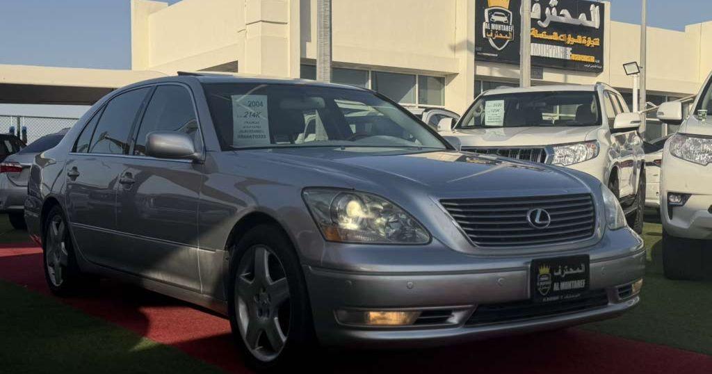 2004 لكزس LS