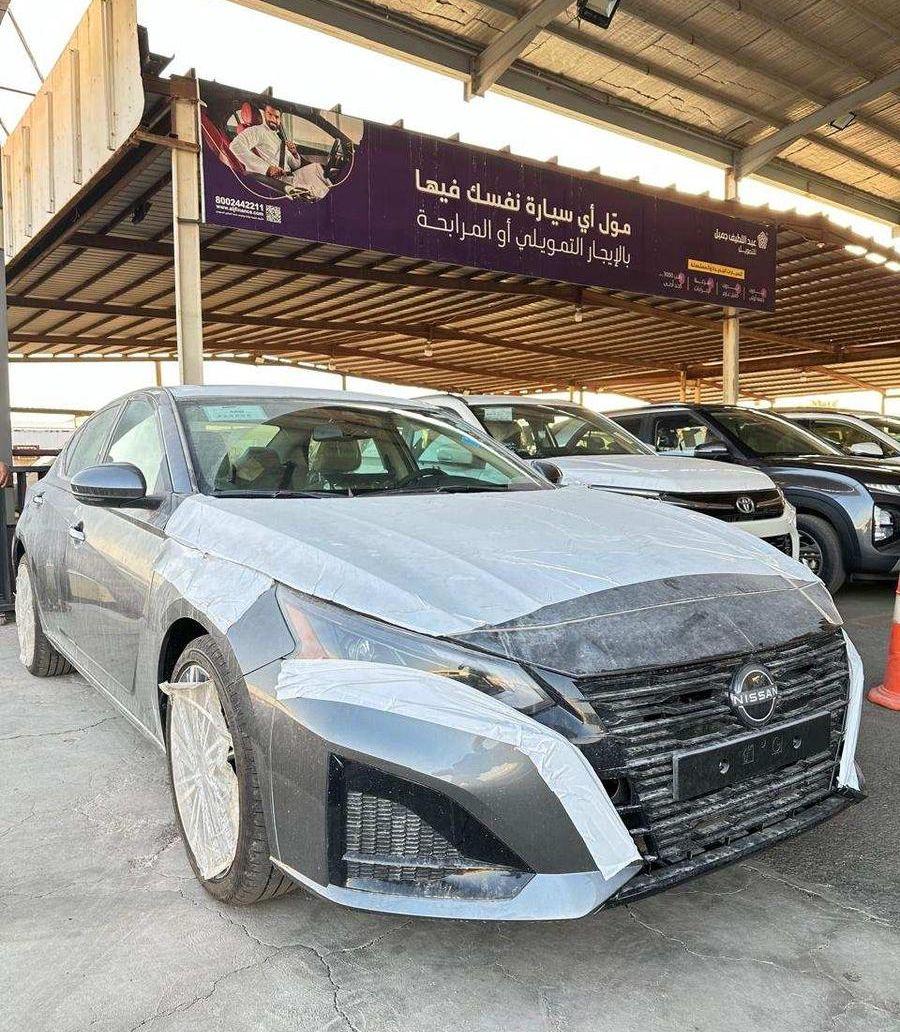 نيسان التيما فئة