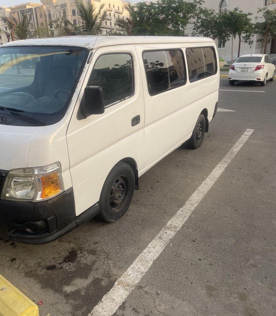 باص نيسان اورفان