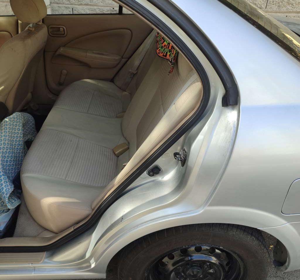 2010 نيسان صني
