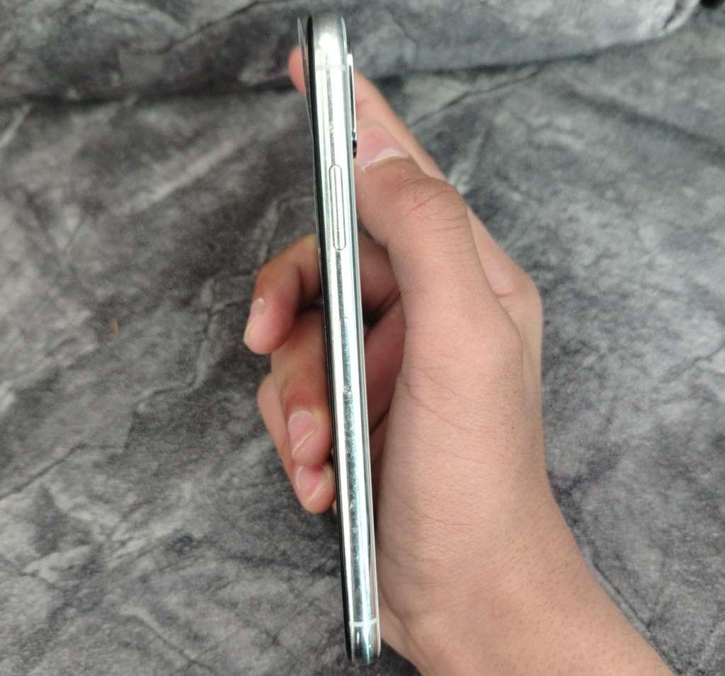 ايفون اكس ملحقاته