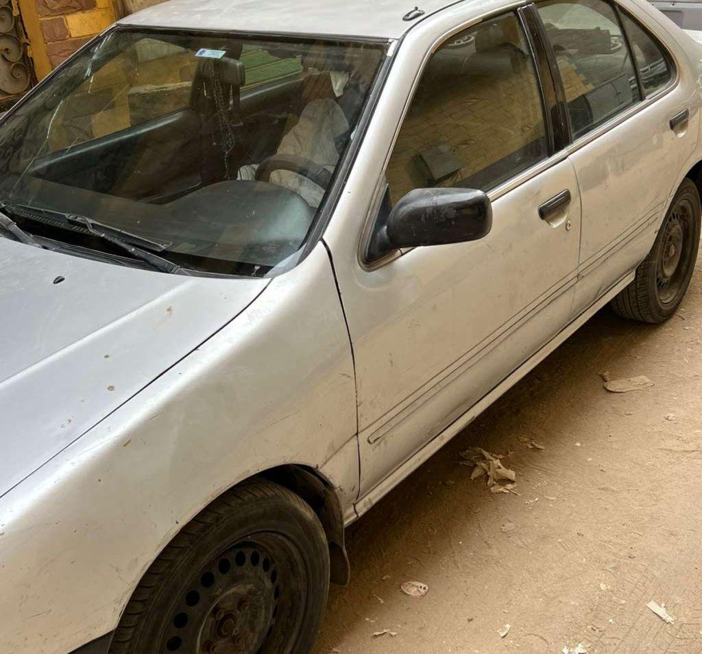 2000 نيسان صني