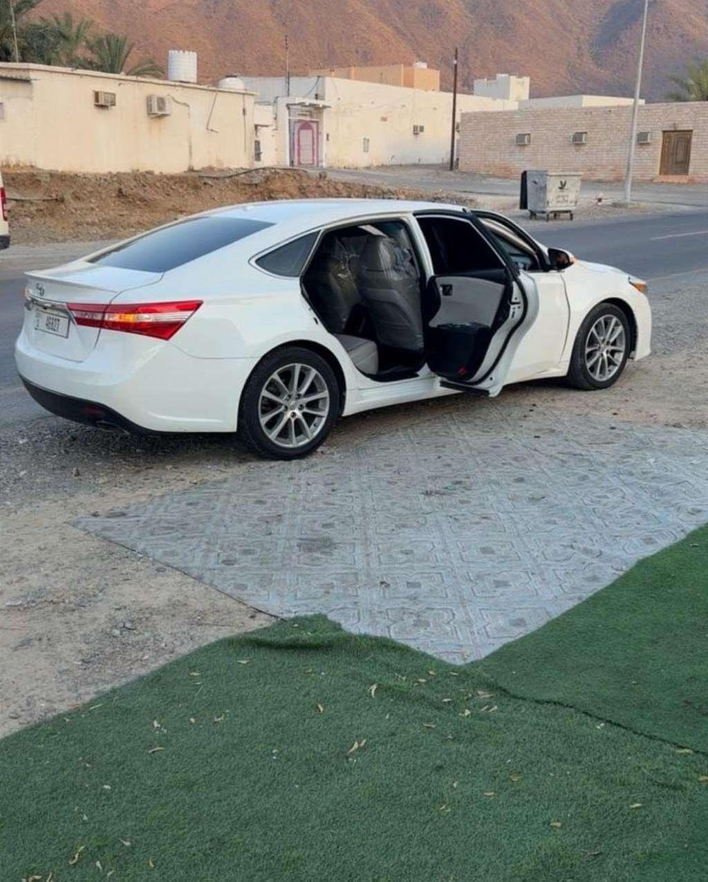 2015 تويوتا افالون