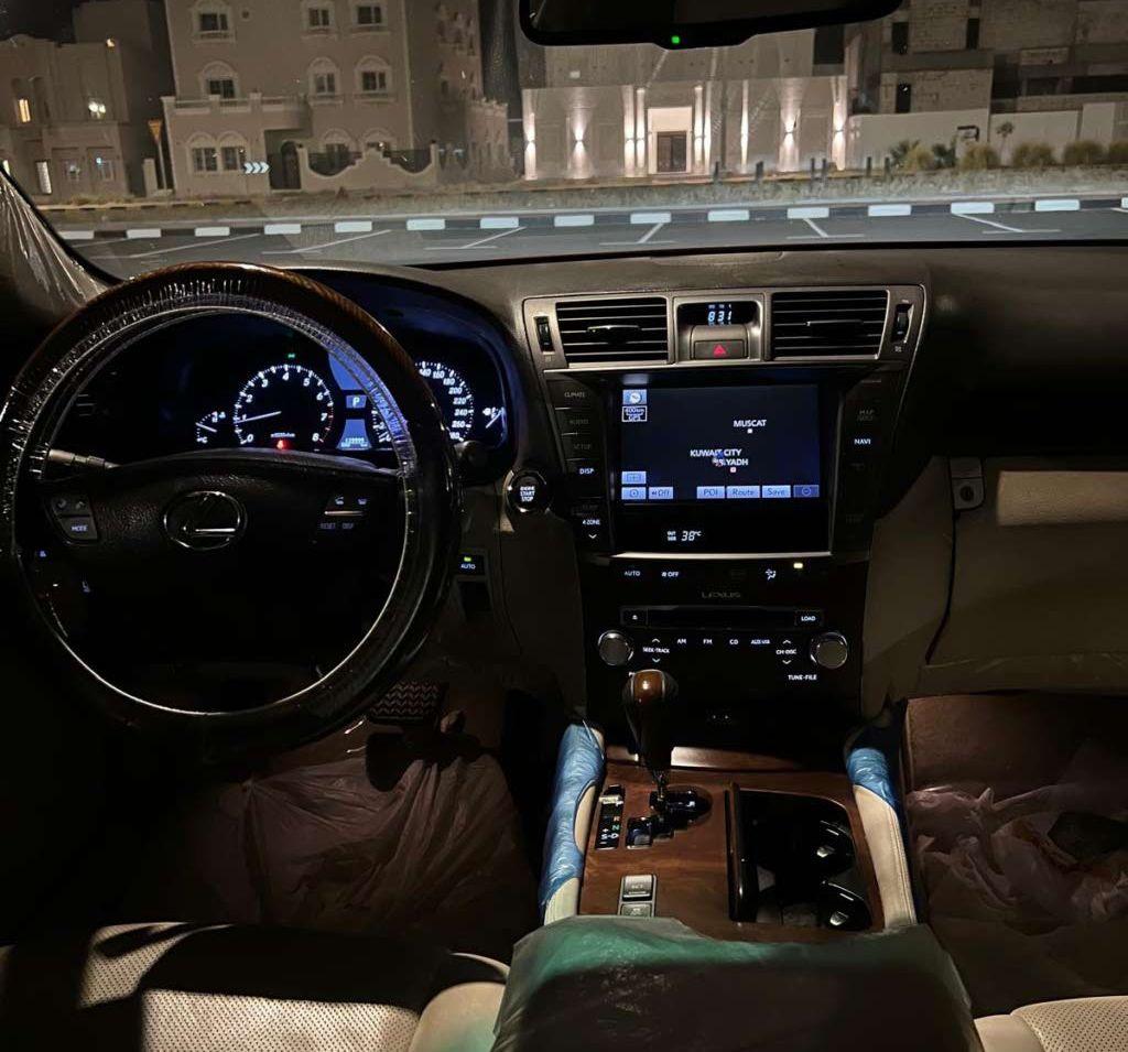 2011 لكزس LS