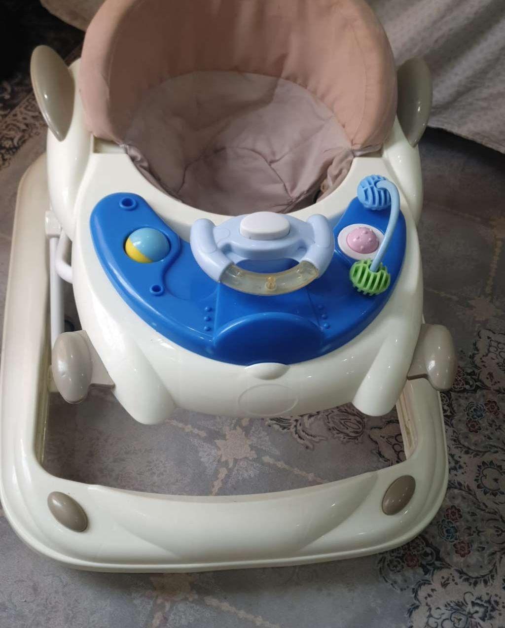طاولة طعام للرضع