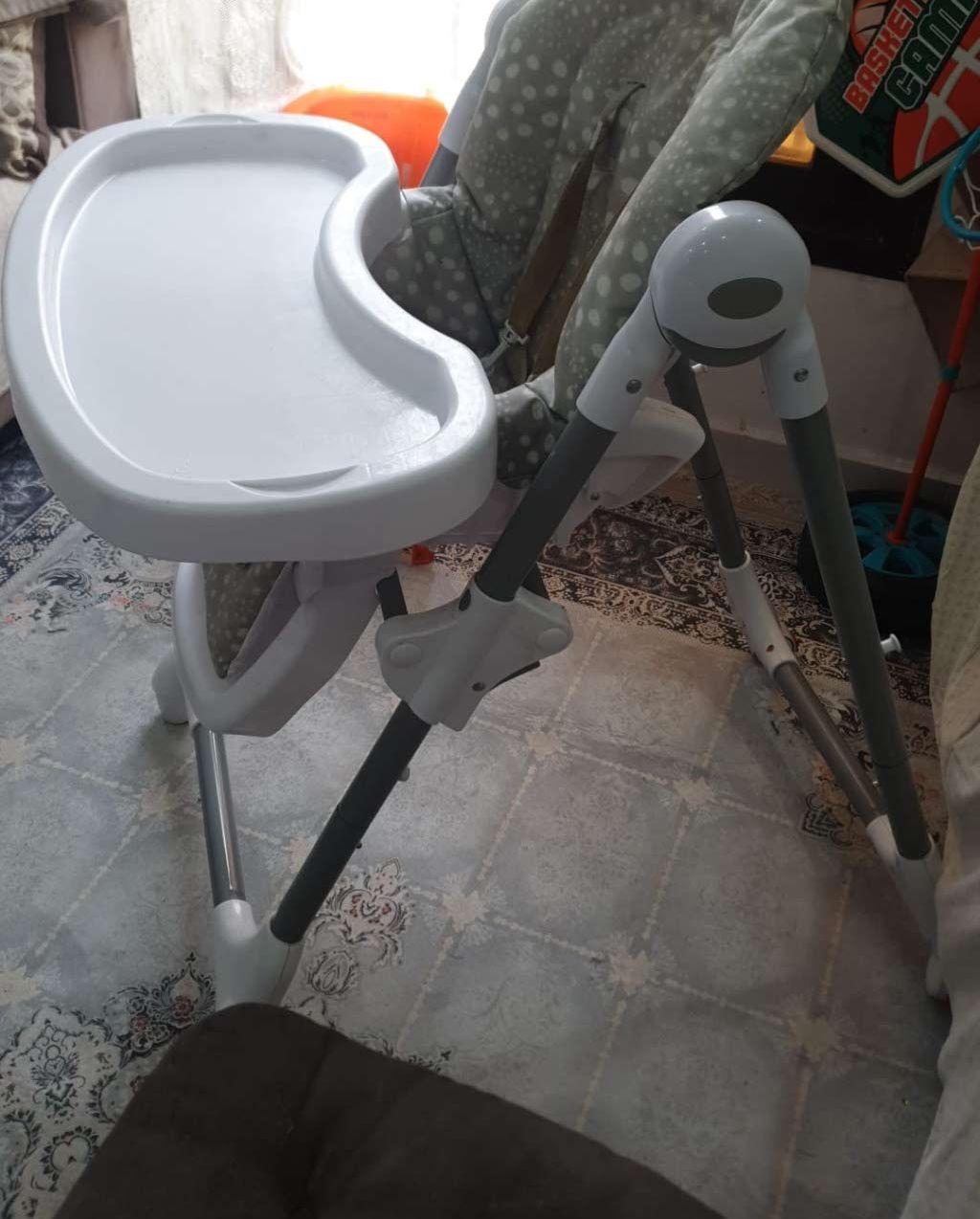 طاولة طعام للرضع