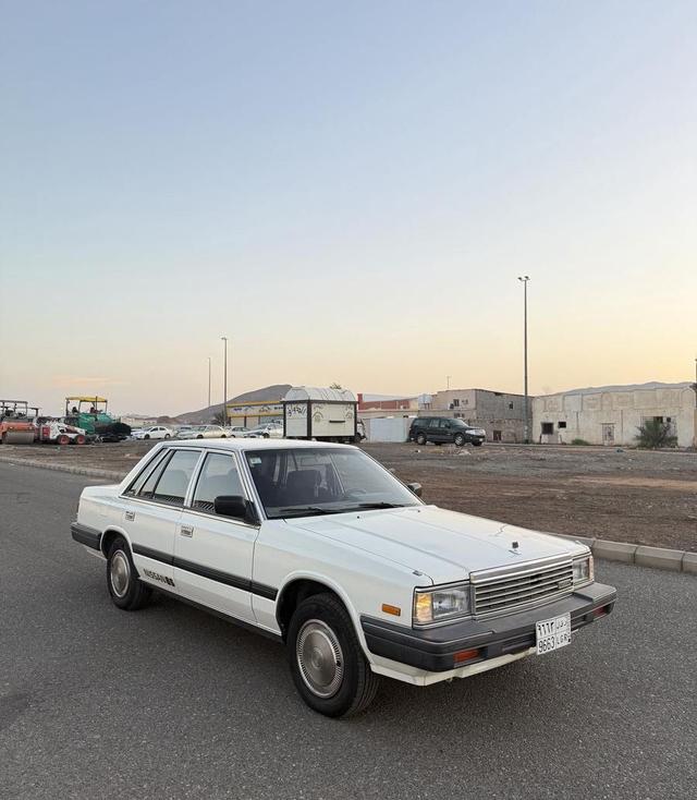 نيسان رويل 1985