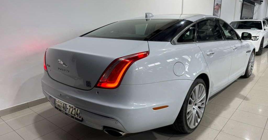2016 جاكوار XJ