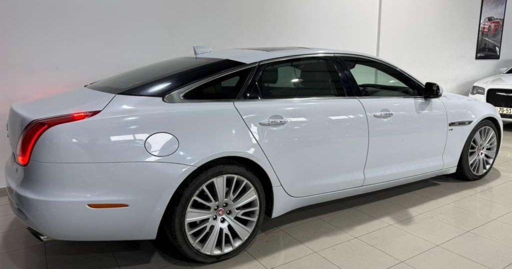 2016 جاكوار XJ