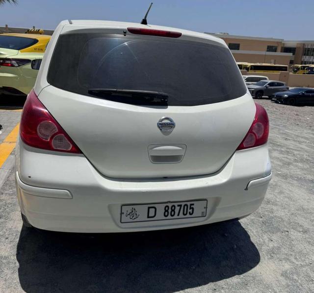 نيسان تيدا هاتشباك