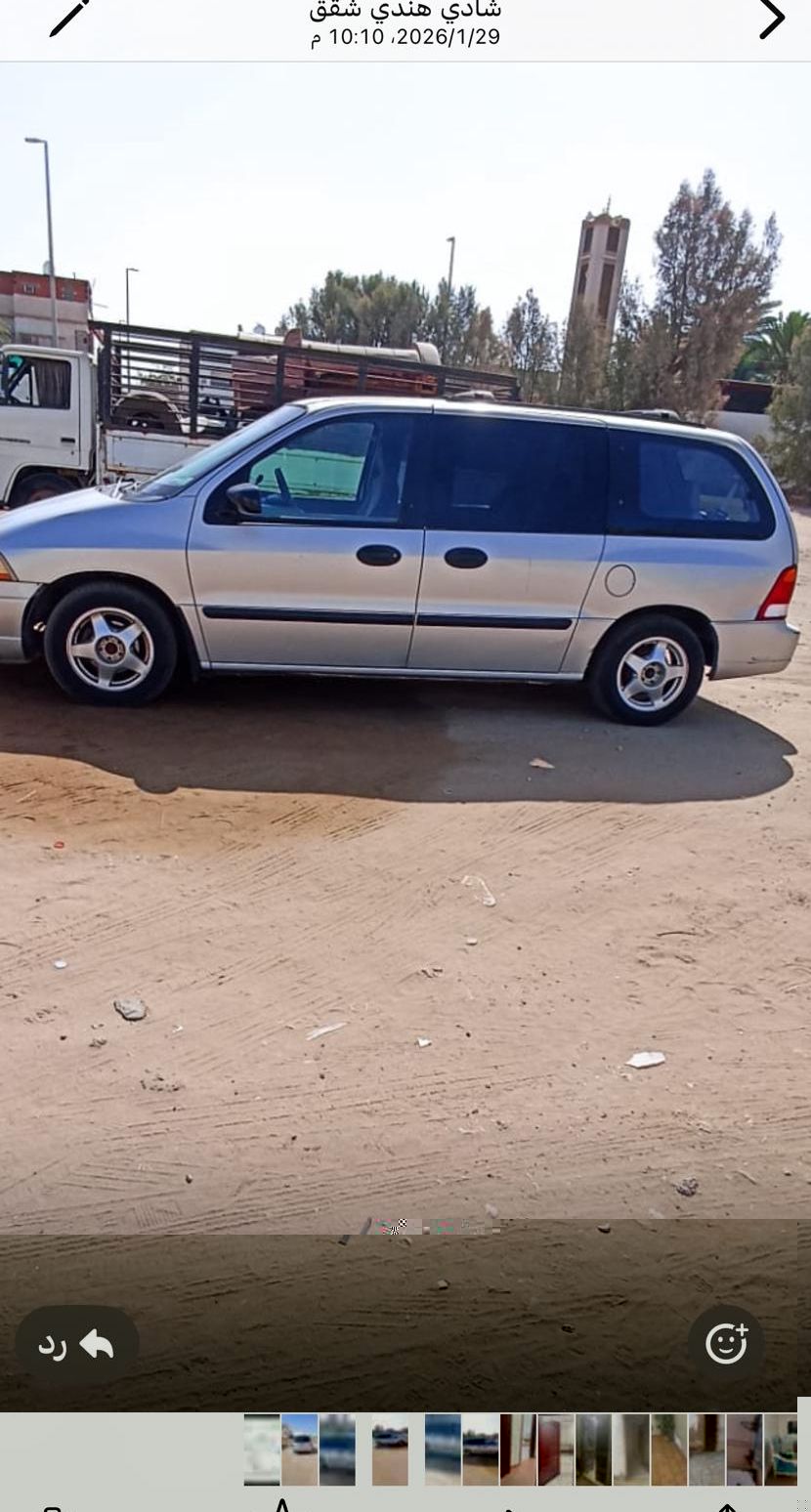 مرآة مع قاعدة