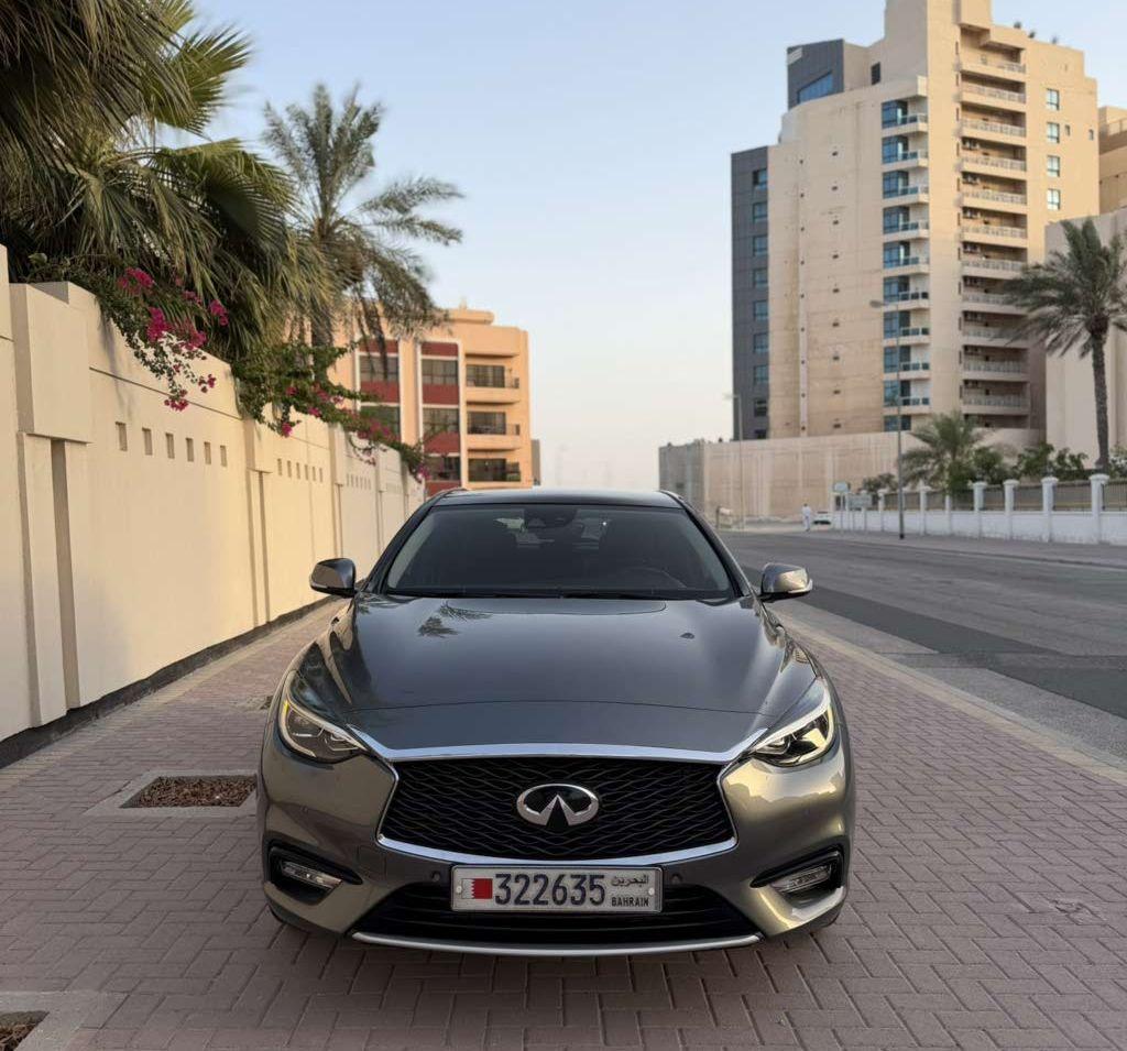 2017 إنفينيتي Q30