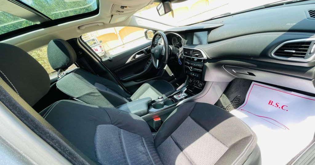 2017 إنفينيتي Q30