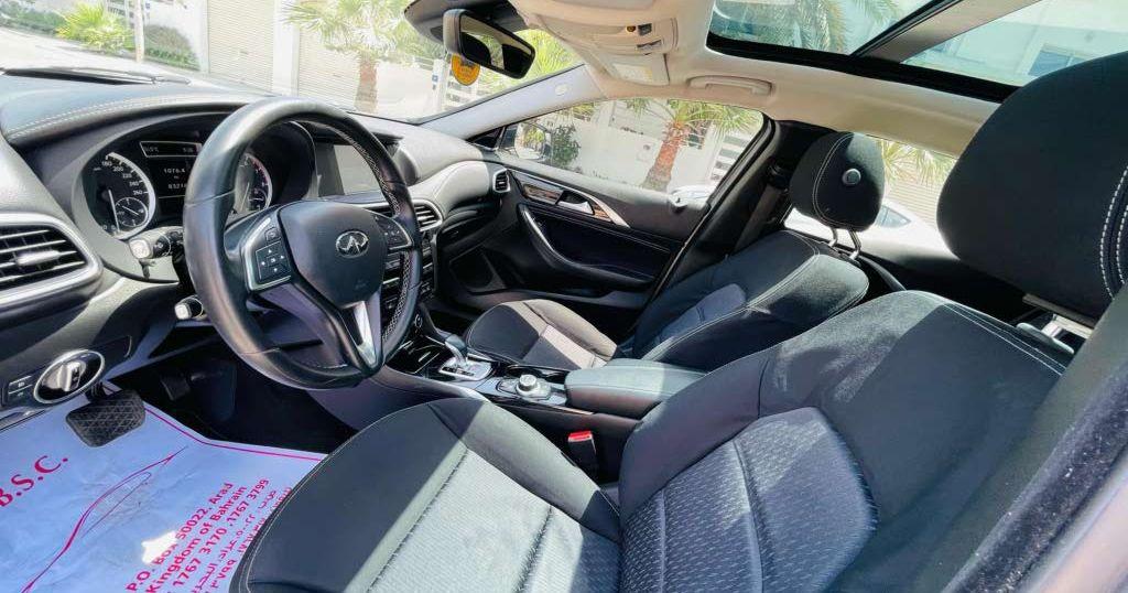 2017 إنفينيتي Q30