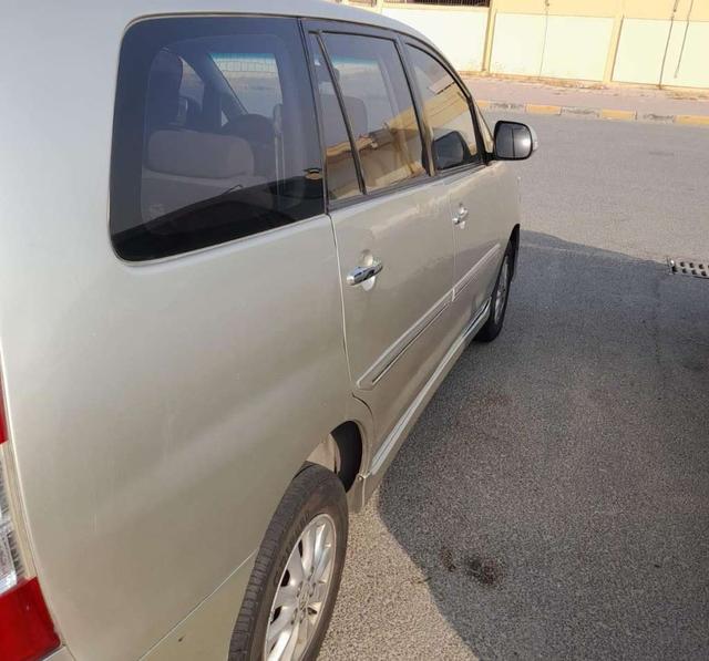 2012 تويوتا انوفا