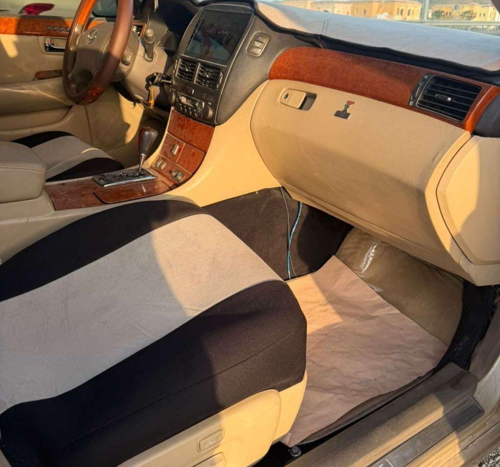 2005 لكزس LS
