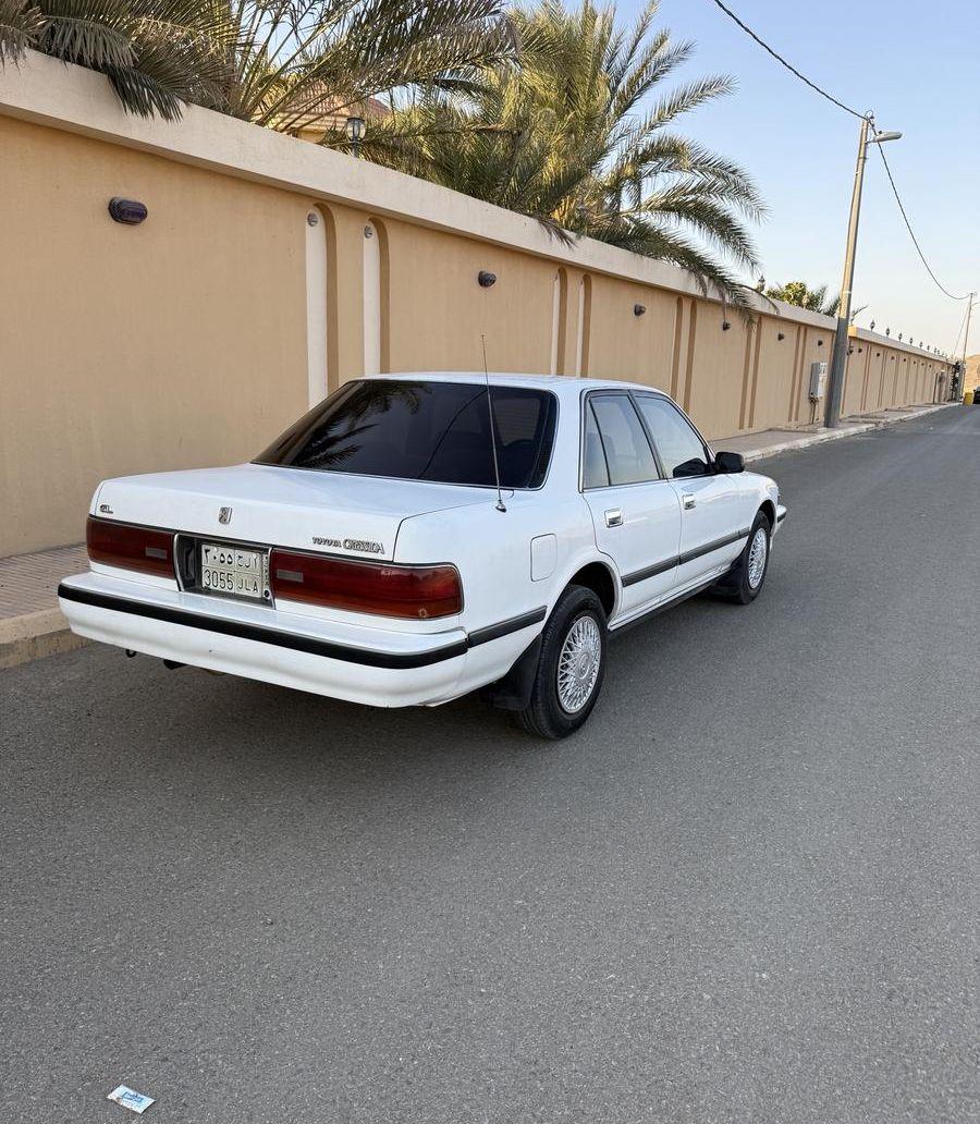 هزازة كهربائية شبه