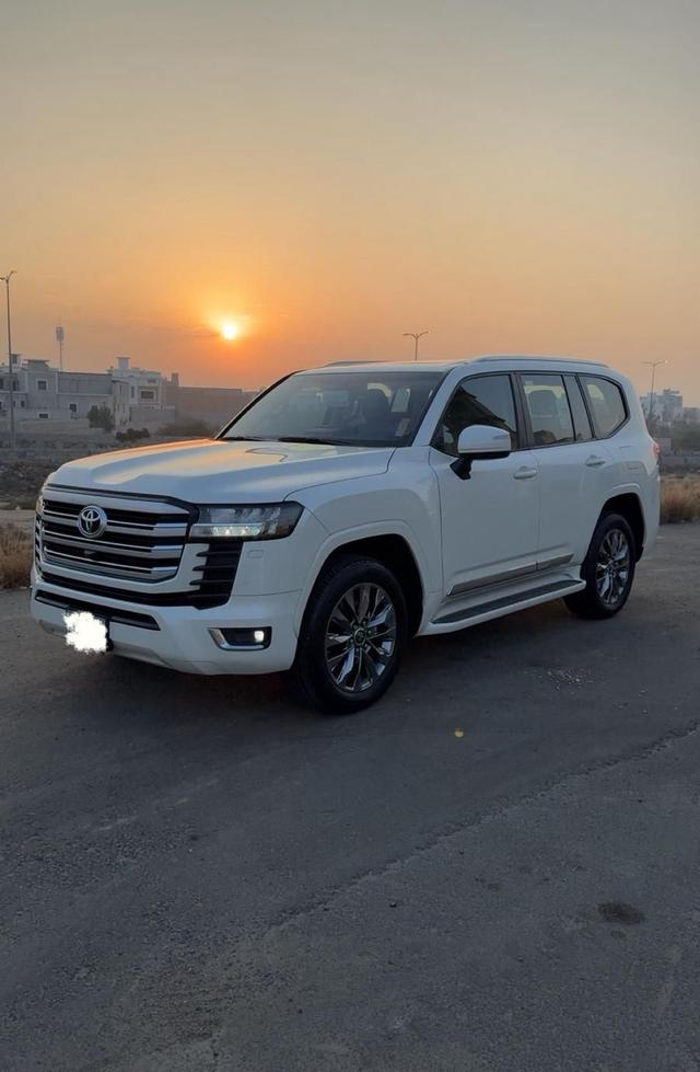 لاندكروزر L4 موديل